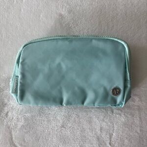 Lululemon Everywhere Belt Bag 1L - light blue
